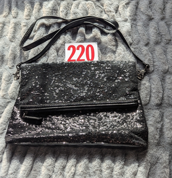 Cosmopolitan Handbags - Lot 220 Black Sequined Vintage Y2K Clutch Purse